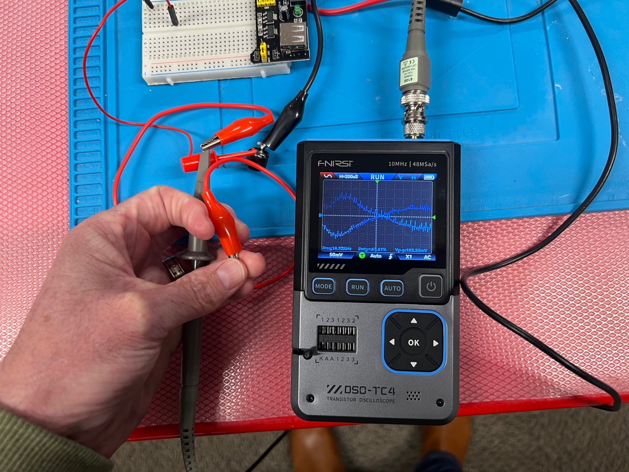 The DSO-TC4 showing a small noisy signal on the oscilloscope screen